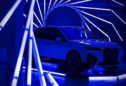 Cel mai puternic laser din lume a găzduit lansarea BMW iX