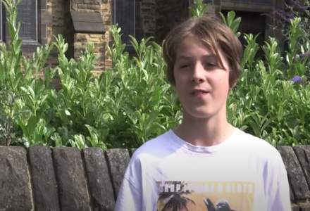 Un băiat de 11 ani din Marea Britanie merge pe jos 320 de km pentru a salva Planeta