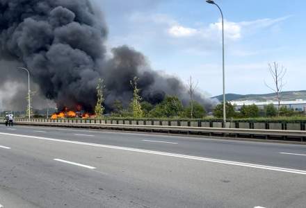 VIDEO | Incendiu de proporții în Alba - au intervenit pompieri din 5 județe