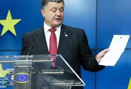 Presedintele Ucrainei ordona incetarea tuturor serviciilor administrative in regiunile controlate de separatisti