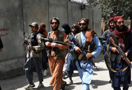 Talibanii neagă orice implicare în atentatele teroriste din Kabul și le „condamnă ferm”