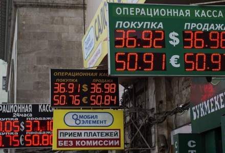 Ce inseamna prabusirea rublei: alimentele rusilor vor fi cu 50% mai scumpe, dar incasarile statului sunt in crestere