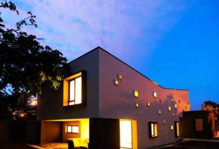 Casa cu lumini colorate: arhitectura uluitoare a unei locuinte din Timisoara