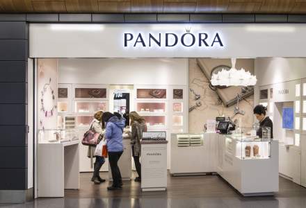 La ce forme de bijuterii vrea Pandora să recurgă pentru a-și cuceri tinerii clienți