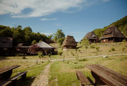 Cazare inedită în România: sate de vacanță pentru un concediu de poveste