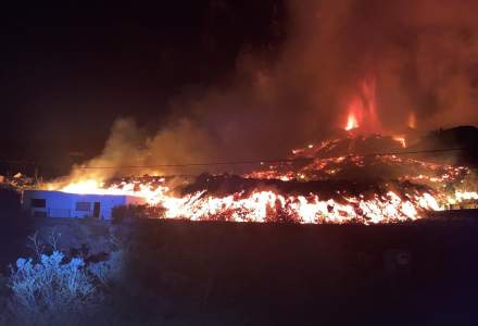 VIDEO | Erupția vulcanului din La Palma: zboruri anulate, case distruse și mii de oameni evacuați