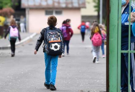 Părinte, despre eliminarea pragului de închidere a școlilor la 6 la mie: Sunt pentru mersul fizic la școală, dar în situația de față îmi e frică