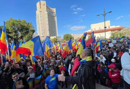VIDEO | Proteste în București: sute de români se declară împotriva vaccinului