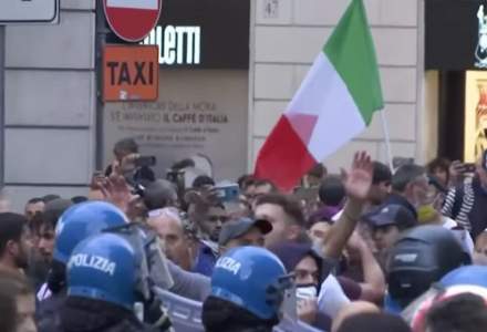Proteste violente în Italia, împotriva certificatului verde. Poliția intervine cu gaze lacrimogene și tunuri cu apă
