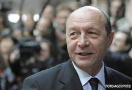 Basescu propune Parlamentului adoptarea bugetului pana la 16 ianuarie
