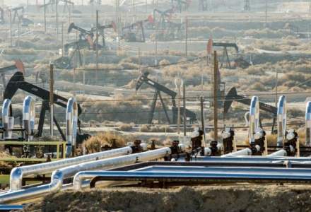 Petrolul se mentine la peste 60 de dolari, dupa scaderea productiei in Libia
