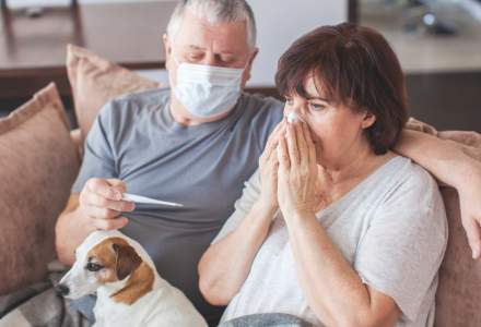 Cum am putea diferenția gripa de COVID? La ce simptome trebuie să fim atenți