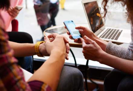 Analiză Kaspersky: Șapte din zece tineri se bazează pe rețelele sociale pentru a se simți conectați