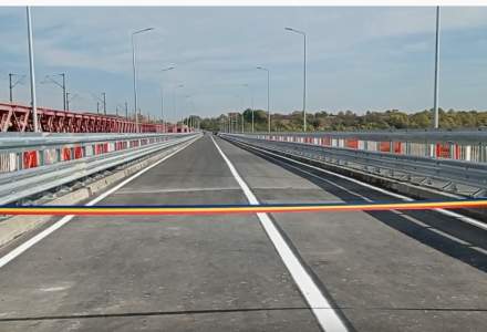 Exces de zel românesc: podul inaugurat la ambele capete