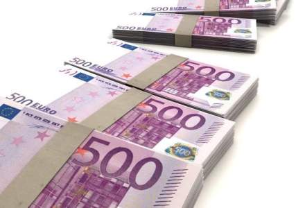 Euro, depreciere record fata de dolar, sub nivelul de la introducerea monedei europene