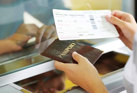 Ce bancă le plătește zborul românilor care se întorc în țară ca să își ia un imobil cu credit