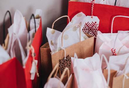 Studiu: Românii vor cheltui, în medie, 910 lei pentru cadourile de Crăciun din acest an