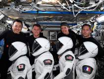 O echipă de astronauți NASA...
