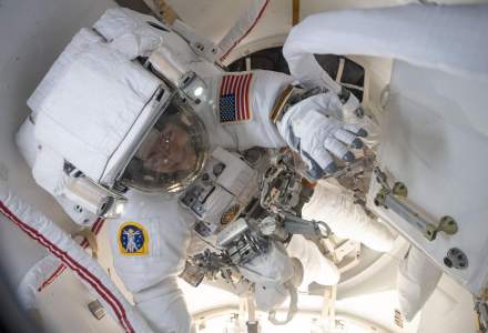 [VIDEO] Cei patru astronauți din capsula SpaceX au ajuns pe Stația Spațială Internațională