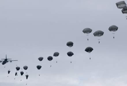 Rusia a trimis parașutiști lângă granița dintre Belarus și Polonia