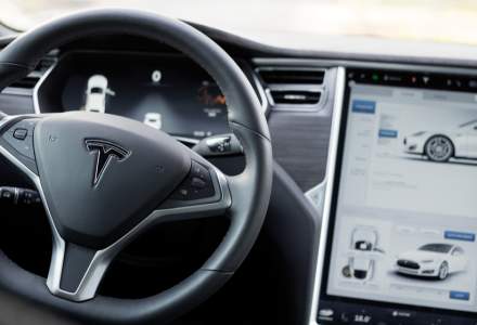 Un update de software la modul Autopilot a provocat haos printre mașinile Tesla. Compania ar putea suporta consecințe