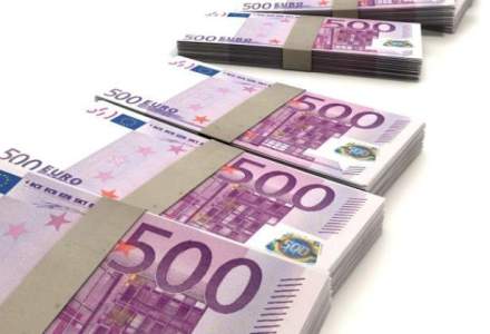 Euro a coborat luni sub 4,48 lei, iar francul si dolarul s-au depreciat