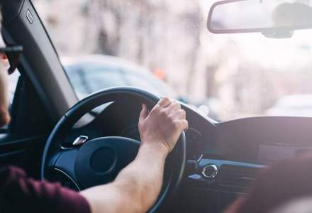4 din 10 şoferi români nu semnalizează toate manevrele pe care le fac în trafic