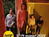 Arctic Monkeys vin la Summer...