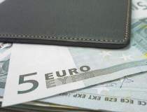 Euro s-a depreciat cu 3,15...