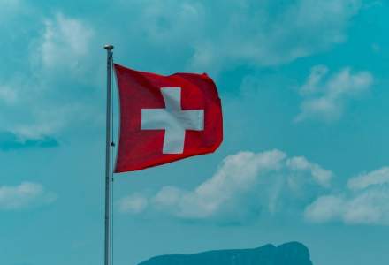 Elvețienii adoptă prin referendum introducerea certificatului sanitar