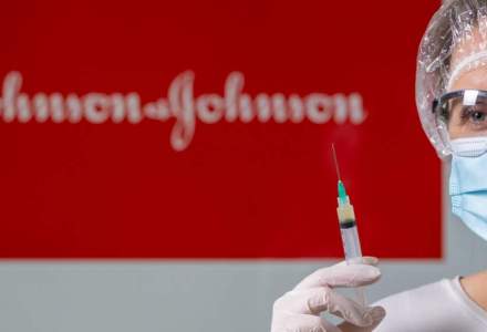 Companiile farmaceutice lucrează la noi vaccinuri care țintesc varianta Omicron
