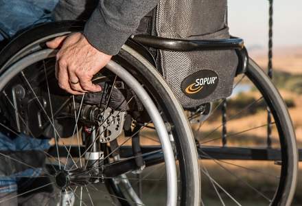 Persoanele cu handicap nu se vor mai prezenta la comisia de evaluare pentru prelungirea certificatului