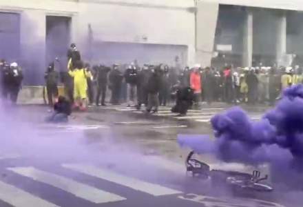 Proteste violente la Bruxelles, împotriva restricțiilor. Poliția intervine cu gaze lacrimogene și tunuri cu apă