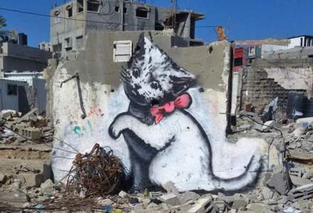 Banksy duce arta graffiti in Fasia Gaza: Ne pasa mai mult de pisici decat de suferinta umana