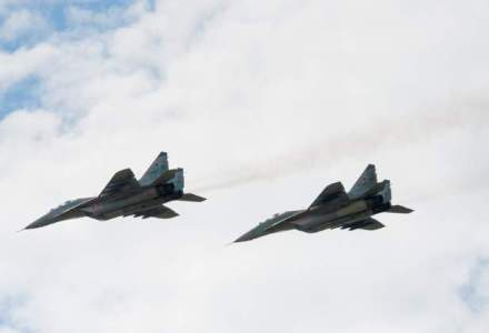 Avioane ruse de lupta folosesc doua nave NATO din Marea Neagra pentru a practica scenarii de atac