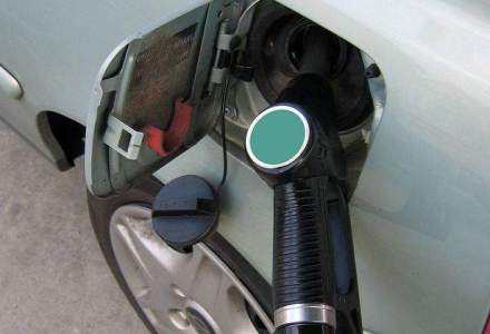 Saracie la benzinarie: trei plinuri de carburant dintr-un salariu minim