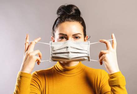 ”Poartă mască s-apuci pască”, mesajul care naște controverse în campania de vaccinare