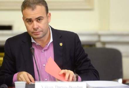 Acuzat de CORUPTIE, Darius Valcov a demisionat din postul de ministru