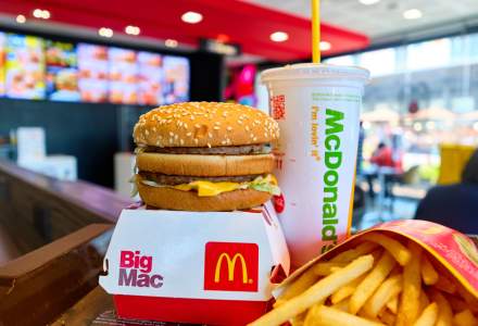 Angajații unui McDonald's au interzis unor fermieri să intre încălțați în restaurant