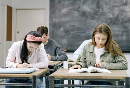 Studiu: Românii consideră că învățământul preuniversitar autohton nu merită nota de trecere