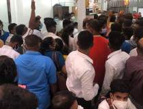 Mii de muncitori din Sri...
