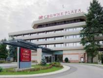 Hotelul Crowne Plaza, detinut...
