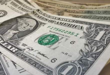 Cursul oficial in prima zi de dupa Paste: dolarul a crescut cu aproape doi bani