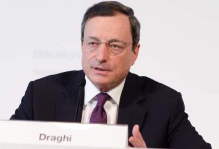 Mario Draghi, seful BCE, injurat de o protestatara, care a urcat pe biroul lui