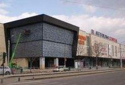 Carpathian iese din proiectele Atrium Center de la Arad si Cluj