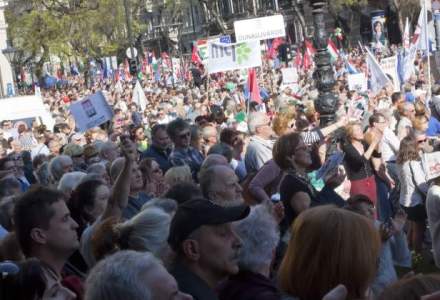 Protest la Budapesta: mii de persoane au demonstrat impotriva coruptiei Guvernului Orban