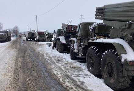 Surse militare americane: Unii soldați ruși dau găuri în propriile rezervoare pentru a evita lupta