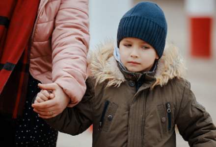 Cum să le spunem copiilor despre ce se întâmplă în Ucraina. 5 sfaturi utile despre cum poți să vorbești cu un copil despre un conflict armat