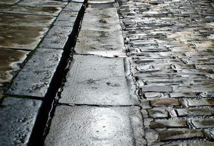 Peste o treime din drumurile publice romanesti sunt pietruite si de pamant