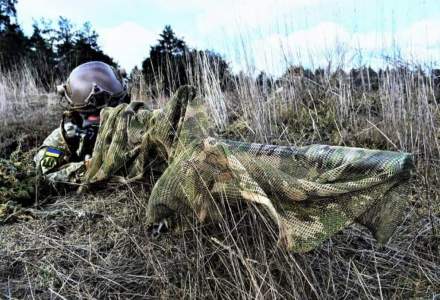 De la suveniruri la veste anti-glonț: o asociație din Cehia produce echipamente militare